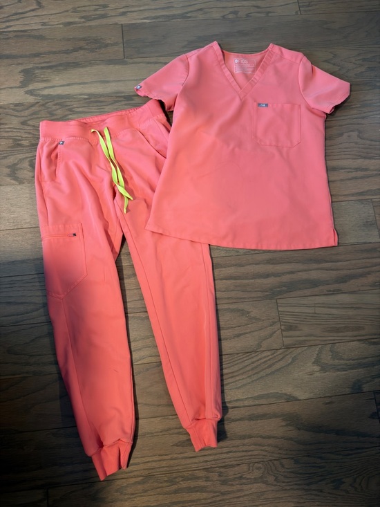 Figs Tops - FIGS Hot Coral Scrub Set - Top & Jogger Pants